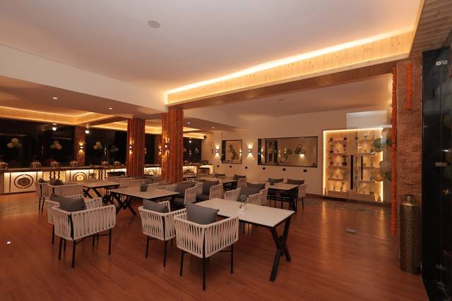 Restaurant at Parkley Inn Bhimtal - photo 5