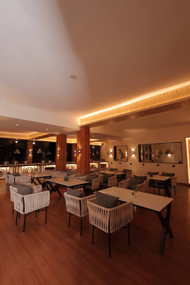Restaurant at Parkley Inn Bhimtal - photo 6