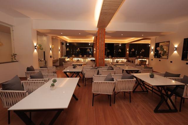 Restaurant at Parkley Inn Bhimtal - photo 7