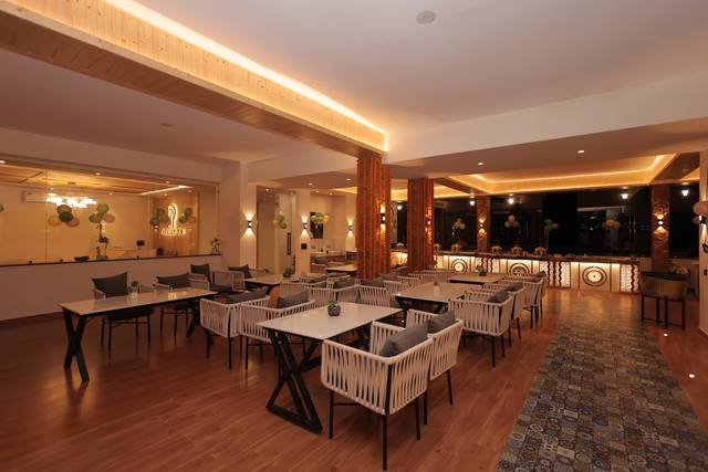 Restaurant at Parkley Inn Bhimtal - photo 8