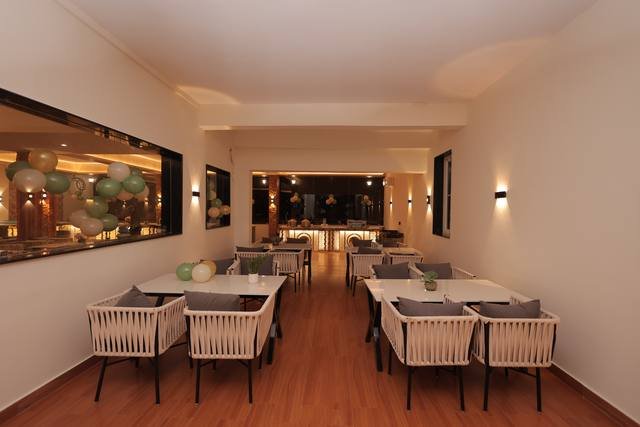 Restaurant at Parkley Inn Bhimtal - photo 10
