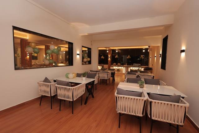 Restaurant at Parkley Inn Bhimtal - photo 11