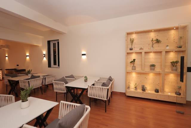 Restaurant at Parkley Inn Bhimtal - photo 12