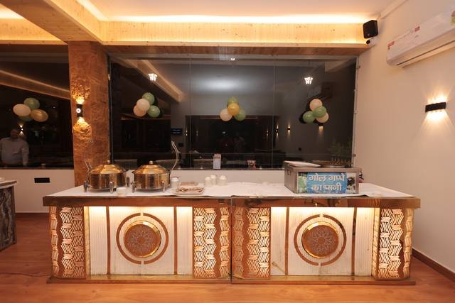 Restaurant Parkley Inn Bhimtal - photo 14
