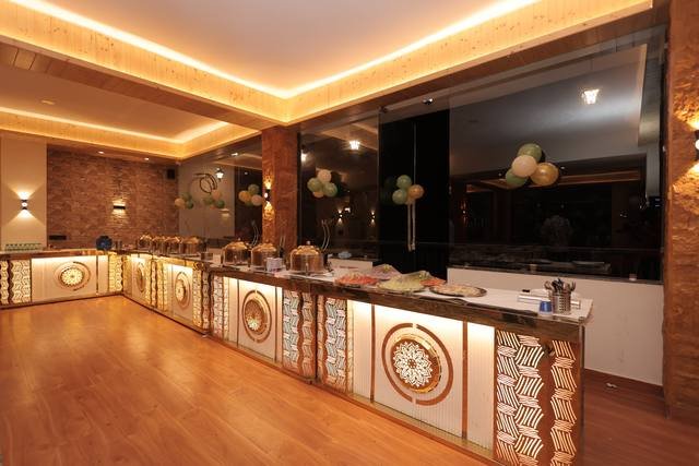 Restaurant Parkley Inn Bhimtal - photo 15