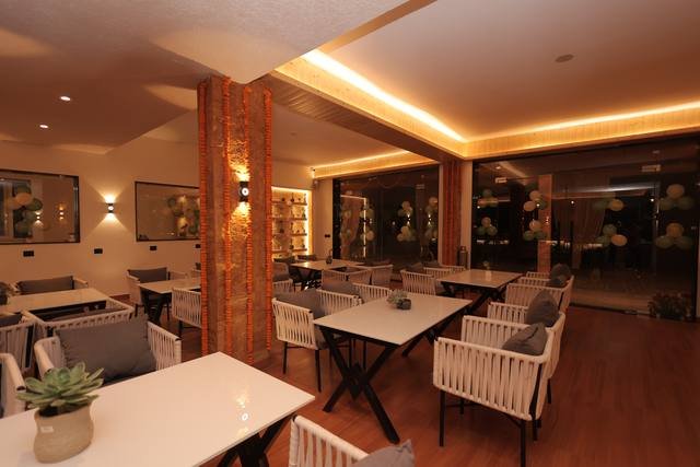 Restaurant Parkley Inn Bhimtal - photo 17