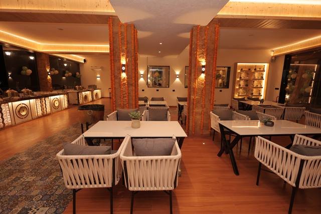 Restaurant Parkley Inn Bhimtal - photo 19