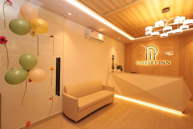 Restaurant Parkley Inn Bhimtal - photo 22