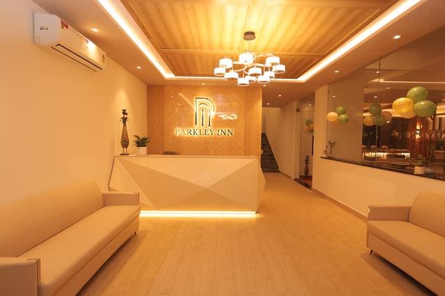 Restaurant Parkley Inn Bhimtal - photo 24